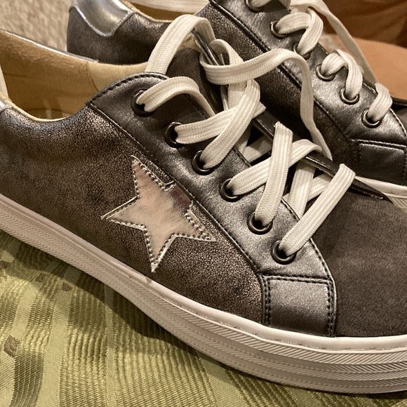 Boutique by Corkys pewter silver grey sneakers with silver star size 7 - Picture 6 of 13